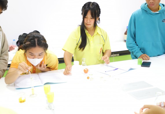 ภาพกิจกรรม  คณะวิทยาศาสตร์และเทคโนโลยี มหาวิทยาลัยราชภัฏกำแพงเพชร ร่วมกับโรงเรียนบ่อแก้ววิทยา จัดโครงการค่ายวิทยาศาสตร์