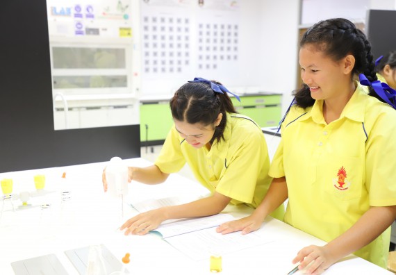 ภาพกิจกรรม  คณะวิทยาศาสตร์และเทคโนโลยี มหาวิทยาลัยราชภัฏกำแพงเพชร ร่วมกับโรงเรียนบ่อแก้ววิทยา จัดโครงการค่ายวิทยาศาสตร์