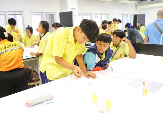 ภาพกิจกรรม  คณะวิทยาศาสตร์และเทคโนโลยี มหาวิทยาลัยราชภัฏกำแพงเพชร ร่วมกับโรงเรียนบ่อแก้ววิทยา จัดโครงการค่ายวิทยาศาสตร์