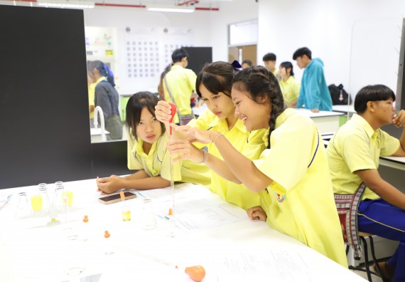 ภาพกิจกรรม  คณะวิทยาศาสตร์และเทคโนโลยี มหาวิทยาลัยราชภัฏกำแพงเพชร ร่วมกับโรงเรียนบ่อแก้ววิทยา จัดโครงการค่ายวิทยาศาสตร์