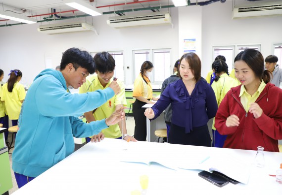 ภาพกิจกรรม  คณะวิทยาศาสตร์และเทคโนโลยี มหาวิทยาลัยราชภัฏกำแพงเพชร ร่วมกับโรงเรียนบ่อแก้ววิทยา จัดโครงการค่ายวิทยาศาสตร์