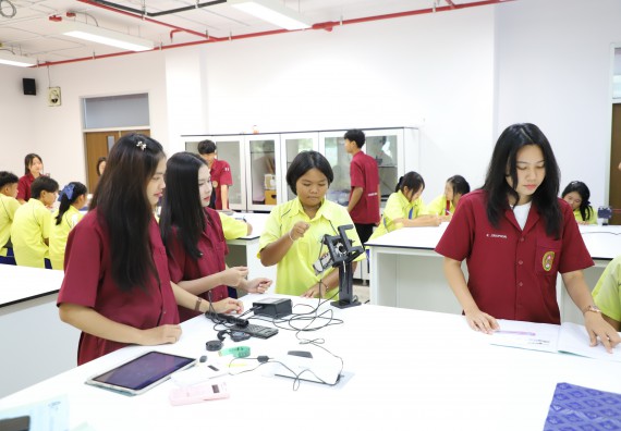 ภาพกิจกรรม  คณะวิทยาศาสตร์และเทคโนโลยี มหาวิทยาลัยราชภัฏกำแพงเพชร ร่วมกับโรงเรียนบ่อแก้ววิทยา จัดโครงการค่ายวิทยาศาสตร์