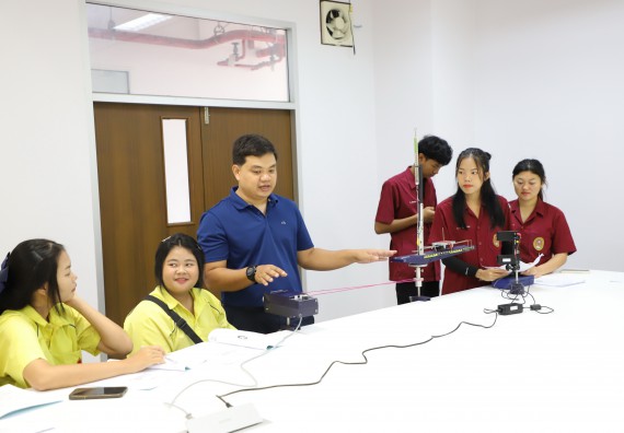 ภาพกิจกรรม  คณะวิทยาศาสตร์และเทคโนโลยี มหาวิทยาลัยราชภัฏกำแพงเพชร ร่วมกับโรงเรียนบ่อแก้ววิทยา จัดโครงการค่ายวิทยาศาสตร์