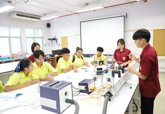 ภาพกิจกรรม  คณะวิทยาศาสตร์และเทคโนโลยี มหาวิทยาลัยราชภัฏกำแพงเพชร ร่วมกับโรงเรียนบ่อแก้ววิทยา จัดโครงการค่ายวิทยาศาสตร์