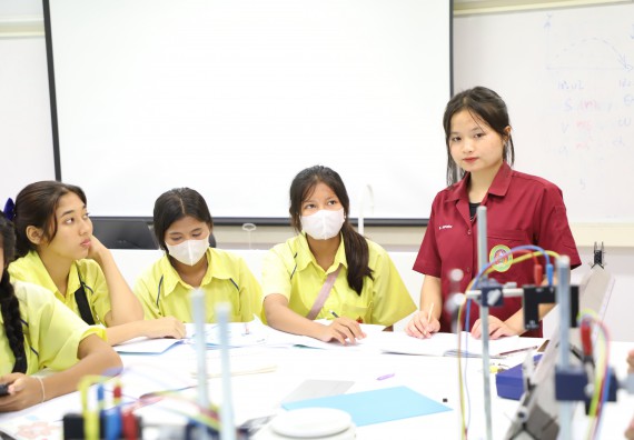 ภาพกิจกรรม  คณะวิทยาศาสตร์และเทคโนโลยี มหาวิทยาลัยราชภัฏกำแพงเพชร ร่วมกับโรงเรียนบ่อแก้ววิทยา จัดโครงการค่ายวิทยาศาสตร์