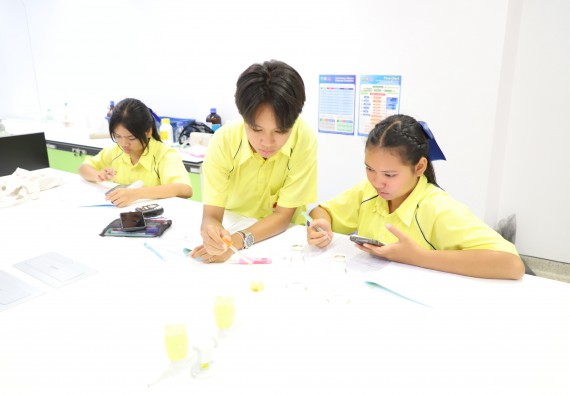 ภาพกิจกรรม  คณะวิทยาศาสตร์และเทคโนโลยี มหาวิทยาลัยราชภัฏกำแพงเพชร ร่วมกับโรงเรียนบ่อแก้ววิทยา จัดโครงการค่ายวิทยาศาสตร์