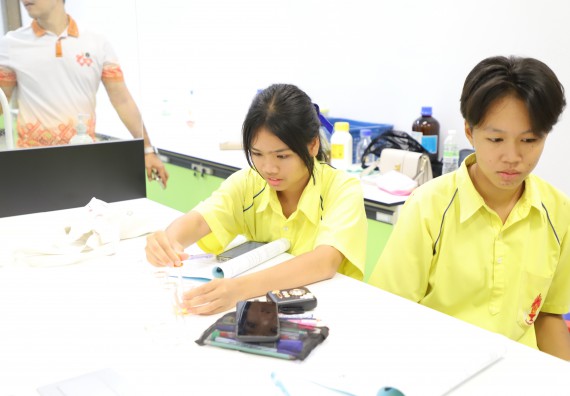 ภาพกิจกรรม  คณะวิทยาศาสตร์และเทคโนโลยี มหาวิทยาลัยราชภัฏกำแพงเพชร ร่วมกับโรงเรียนบ่อแก้ววิทยา จัดโครงการค่ายวิทยาศาสตร์