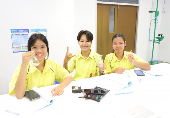 ภาพกิจกรรม  คณะวิทยาศาสตร์และเทคโนโลยี มหาวิทยาลัยราชภัฏกำแพงเพชร ร่วมกับโรงเรียนบ่อแก้ววิทยา จัดโครงการค่ายวิทยาศาสตร์