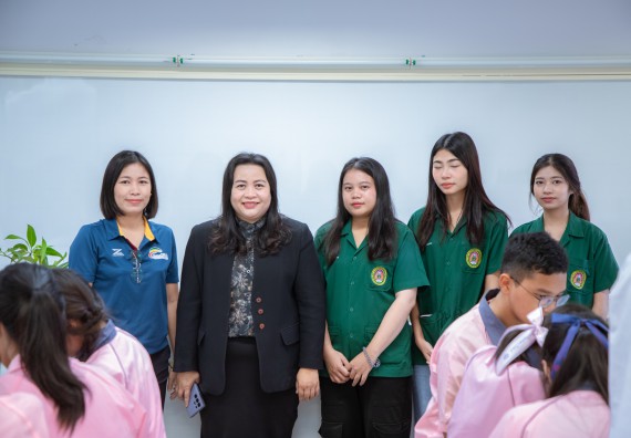 ภาพกิจกรรม  คณะวิทยาศาสตร์และเทคโนโลยี มหาวิทยาลัยราชภัฏกำแพงเพชร ร่วมกับกลุ่มสาระการเรียนรู้ภาษาต่างประเทศ โรงเรียนพิจิตรพิทยาคม จัดโครงการพัฒนาผู้เรียนมีผลสัมฤทธิ์ทางวิชาการ