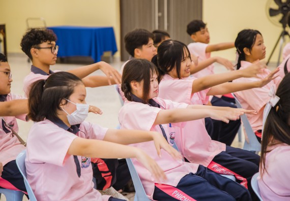 ภาพกิจกรรม  คณะวิทยาศาสตร์และเทคโนโลยี มหาวิทยาลัยราชภัฏกำแพงเพชร ร่วมกับกลุ่มสาระการเรียนรู้ภาษาต่างประเทศ โรงเรียนพิจิตรพิทยาคม จัดโครงการพัฒนาผู้เรียนมีผลสัมฤทธิ์ทางวิชาการ