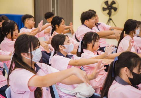 ภาพกิจกรรม  คณะวิทยาศาสตร์และเทคโนโลยี มหาวิทยาลัยราชภัฏกำแพงเพชร ร่วมกับกลุ่มสาระการเรียนรู้ภาษาต่างประเทศ โรงเรียนพิจิตรพิทยาคม จัดโครงการพัฒนาผู้เรียนมีผลสัมฤทธิ์ทางวิชาการ