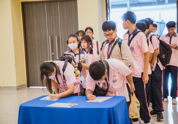 ภาพกิจกรรม  คณะวิทยาศาสตร์และเทคโนโลยี มหาวิทยาลัยราชภัฏกำแพงเพชร ร่วมกับกลุ่มสาระการเรียนรู้ภาษาต่างประเทศ โรงเรียนพิจิตรพิทยาคม จัดโครงการพัฒนาผู้เรียนมีผลสัมฤทธิ์ทางวิชาการ