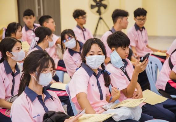 ภาพกิจกรรม  คณะวิทยาศาสตร์และเทคโนโลยี มหาวิทยาลัยราชภัฏกำแพงเพชร ร่วมกับกลุ่มสาระการเรียนรู้ภาษาต่างประเทศ โรงเรียนพิจิตรพิทยาคม จัดโครงการพัฒนาผู้เรียนมีผลสัมฤทธิ์ทางวิชาการ