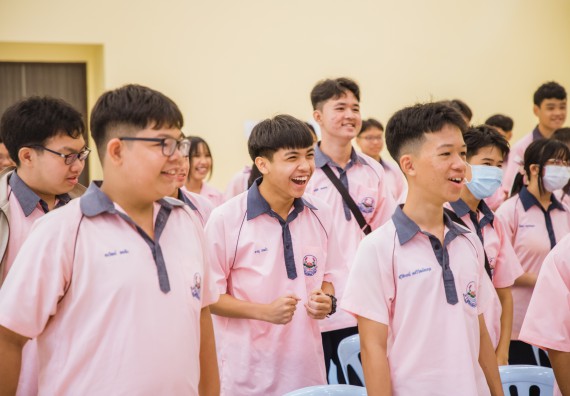 ภาพกิจกรรม  คณะวิทยาศาสตร์และเทคโนโลยี มหาวิทยาลัยราชภัฏกำแพงเพชร ร่วมกับกลุ่มสาระการเรียนรู้ภาษาต่างประเทศ โรงเรียนพิจิตรพิทยาคม จัดโครงการพัฒนาผู้เรียนมีผลสัมฤทธิ์ทางวิชาการ