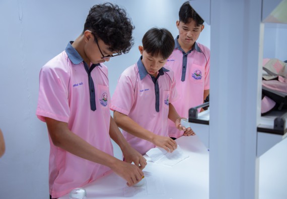 ภาพกิจกรรม  คณะวิทยาศาสตร์และเทคโนโลยี มหาวิทยาลัยราชภัฏกำแพงเพชร ร่วมกับกลุ่มสาระการเรียนรู้ภาษาต่างประเทศ โรงเรียนพิจิตรพิทยาคม จัดโครงการพัฒนาผู้เรียนมีผลสัมฤทธิ์ทางวิชาการ