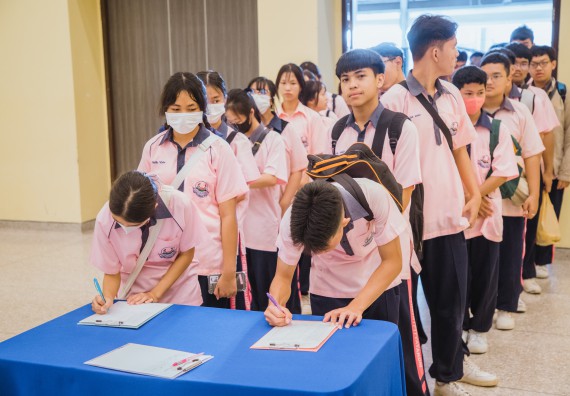 ภาพกิจกรรม  คณะวิทยาศาสตร์และเทคโนโลยี มหาวิทยาลัยราชภัฏกำแพงเพชร ร่วมกับกลุ่มสาระการเรียนรู้ภาษาต่างประเทศ โรงเรียนพิจิตรพิทยาคม จัดโครงการพัฒนาผู้เรียนมีผลสัมฤทธิ์ทางวิชาการ