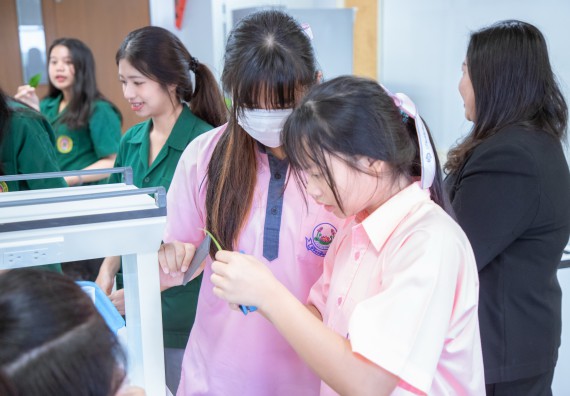 ภาพกิจกรรม  คณะวิทยาศาสตร์และเทคโนโลยี มหาวิทยาลัยราชภัฏกำแพงเพชร ร่วมกับกลุ่มสาระการเรียนรู้ภาษาต่างประเทศ โรงเรียนพิจิตรพิทยาคม จัดโครงการพัฒนาผู้เรียนมีผลสัมฤทธิ์ทางวิชาการ