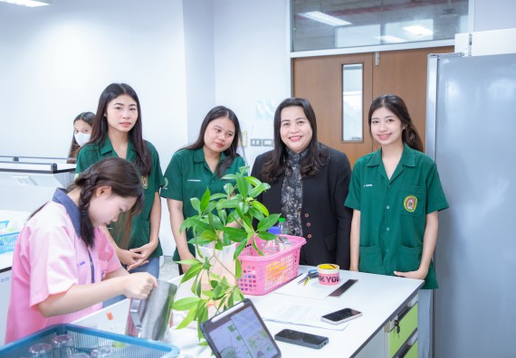 ภาพกิจกรรม  คณะวิทยาศาสตร์และเทคโนโลยี มหาวิทยาลัยราชภัฏกำแพงเพชร ร่วมกับกลุ่มสาระการเรียนรู้ภาษาต่างประเทศ โรงเรียนพิจิตรพิทยาคม จัดโครงการพัฒนาผู้เรียนมีผลสัมฤทธิ์ทางวิชาการ