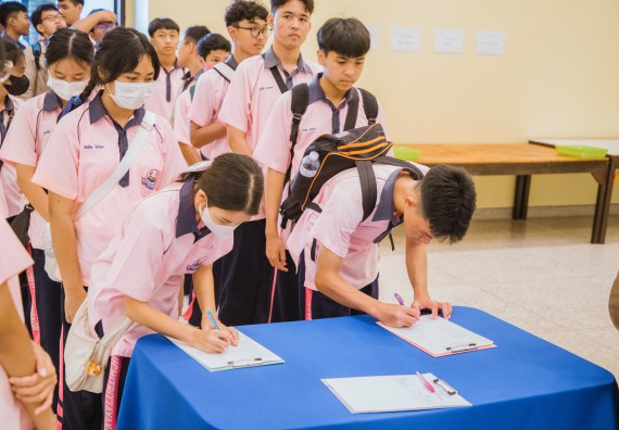 ภาพกิจกรรม  คณะวิทยาศาสตร์และเทคโนโลยี มหาวิทยาลัยราชภัฏกำแพงเพชร ร่วมกับกลุ่มสาระการเรียนรู้ภาษาต่างประเทศ โรงเรียนพิจิตรพิทยาคม จัดโครงการพัฒนาผู้เรียนมีผลสัมฤทธิ์ทางวิชาการ