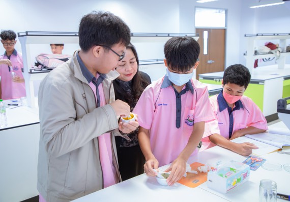 ภาพกิจกรรม  คณะวิทยาศาสตร์และเทคโนโลยี มหาวิทยาลัยราชภัฏกำแพงเพชร ร่วมกับกลุ่มสาระการเรียนรู้ภาษาต่างประเทศ โรงเรียนพิจิตรพิทยาคม จัดโครงการพัฒนาผู้เรียนมีผลสัมฤทธิ์ทางวิชาการ