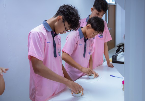 ภาพกิจกรรม  คณะวิทยาศาสตร์และเทคโนโลยี มหาวิทยาลัยราชภัฏกำแพงเพชร ร่วมกับกลุ่มสาระการเรียนรู้ภาษาต่างประเทศ โรงเรียนพิจิตรพิทยาคม จัดโครงการพัฒนาผู้เรียนมีผลสัมฤทธิ์ทางวิชาการ