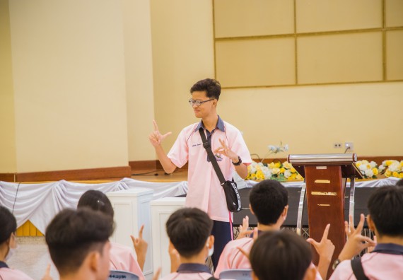 ภาพกิจกรรม  คณะวิทยาศาสตร์และเทคโนโลยี มหาวิทยาลัยราชภัฏกำแพงเพชร ร่วมกับกลุ่มสาระการเรียนรู้ภาษาต่างประเทศ โรงเรียนพิจิตรพิทยาคม จัดโครงการพัฒนาผู้เรียนมีผลสัมฤทธิ์ทางวิชาการ