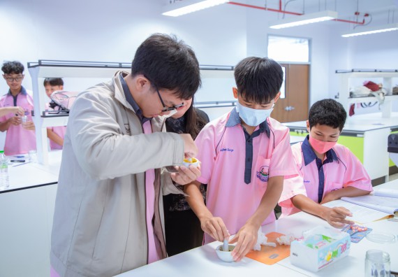 ภาพกิจกรรม  คณะวิทยาศาสตร์และเทคโนโลยี มหาวิทยาลัยราชภัฏกำแพงเพชร ร่วมกับกลุ่มสาระการเรียนรู้ภาษาต่างประเทศ โรงเรียนพิจิตรพิทยาคม จัดโครงการพัฒนาผู้เรียนมีผลสัมฤทธิ์ทางวิชาการ