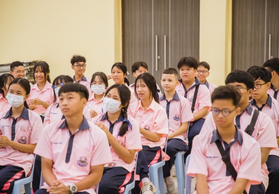 ภาพกิจกรรม  คณะวิทยาศาสตร์และเทคโนโลยี มหาวิทยาลัยราชภัฏกำแพงเพชร ร่วมกับกลุ่มสาระการเรียนรู้ภาษาต่างประเทศ โรงเรียนพิจิตรพิทยาคม จัดโครงการพัฒนาผู้เรียนมีผลสัมฤทธิ์ทางวิชาการ