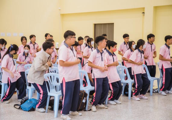 ภาพกิจกรรม  คณะวิทยาศาสตร์และเทคโนโลยี มหาวิทยาลัยราชภัฏกำแพงเพชร ร่วมกับกลุ่มสาระการเรียนรู้ภาษาต่างประเทศ โรงเรียนพิจิตรพิทยาคม จัดโครงการพัฒนาผู้เรียนมีผลสัมฤทธิ์ทางวิชาการ