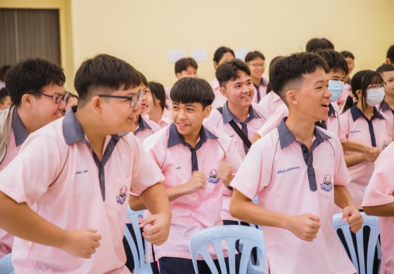 ภาพกิจกรรม  คณะวิทยาศาสตร์และเทคโนโลยี มหาวิทยาลัยราชภัฏกำแพงเพชร ร่วมกับกลุ่มสาระการเรียนรู้ภาษาต่างประเทศ โรงเรียนพิจิตรพิทยาคม จัดโครงการพัฒนาผู้เรียนมีผลสัมฤทธิ์ทางวิชาการ