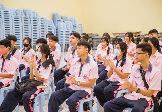 ภาพกิจกรรม  คณะวิทยาศาสตร์และเทคโนโลยี มหาวิทยาลัยราชภัฏกำแพงเพชร ร่วมกับกลุ่มสาระการเรียนรู้ภาษาต่างประเทศ โรงเรียนพิจิตรพิทยาคม จัดโครงการพัฒนาผู้เรียนมีผลสัมฤทธิ์ทางวิชาการ