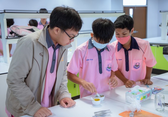 ภาพกิจกรรม  คณะวิทยาศาสตร์และเทคโนโลยี มหาวิทยาลัยราชภัฏกำแพงเพชร ร่วมกับกลุ่มสาระการเรียนรู้ภาษาต่างประเทศ โรงเรียนพิจิตรพิทยาคม จัดโครงการพัฒนาผู้เรียนมีผลสัมฤทธิ์ทางวิชาการ