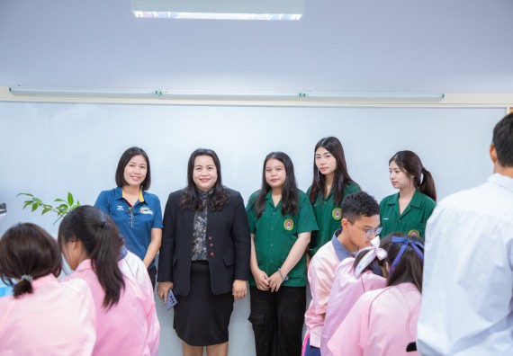 ภาพกิจกรรม  คณะวิทยาศาสตร์และเทคโนโลยี มหาวิทยาลัยราชภัฏกำแพงเพชร ร่วมกับกลุ่มสาระการเรียนรู้ภาษาต่างประเทศ โรงเรียนพิจิตรพิทยาคม จัดโครงการพัฒนาผู้เรียนมีผลสัมฤทธิ์ทางวิชาการ