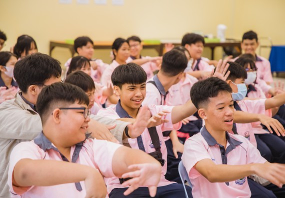 ภาพกิจกรรม  คณะวิทยาศาสตร์และเทคโนโลยี มหาวิทยาลัยราชภัฏกำแพงเพชร ร่วมกับกลุ่มสาระการเรียนรู้ภาษาต่างประเทศ โรงเรียนพิจิตรพิทยาคม จัดโครงการพัฒนาผู้เรียนมีผลสัมฤทธิ์ทางวิชาการ