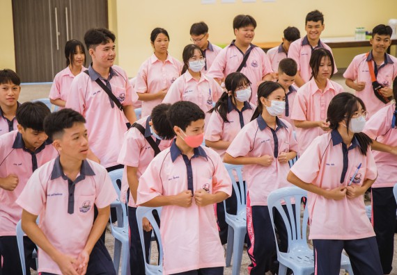 ภาพกิจกรรม  คณะวิทยาศาสตร์และเทคโนโลยี มหาวิทยาลัยราชภัฏกำแพงเพชร ร่วมกับกลุ่มสาระการเรียนรู้ภาษาต่างประเทศ โรงเรียนพิจิตรพิทยาคม จัดโครงการพัฒนาผู้เรียนมีผลสัมฤทธิ์ทางวิชาการ