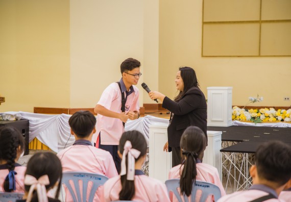 ภาพกิจกรรม  คณะวิทยาศาสตร์และเทคโนโลยี มหาวิทยาลัยราชภัฏกำแพงเพชร ร่วมกับกลุ่มสาระการเรียนรู้ภาษาต่างประเทศ โรงเรียนพิจิตรพิทยาคม จัดโครงการพัฒนาผู้เรียนมีผลสัมฤทธิ์ทางวิชาการ