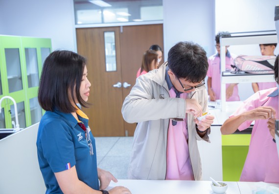 ภาพกิจกรรม  คณะวิทยาศาสตร์และเทคโนโลยี มหาวิทยาลัยราชภัฏกำแพงเพชร ร่วมกับกลุ่มสาระการเรียนรู้ภาษาต่างประเทศ โรงเรียนพิจิตรพิทยาคม จัดโครงการพัฒนาผู้เรียนมีผลสัมฤทธิ์ทางวิชาการ