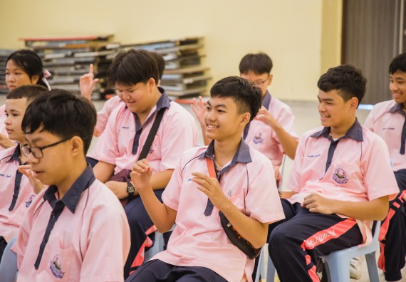 ภาพกิจกรรม  คณะวิทยาศาสตร์และเทคโนโลยี มหาวิทยาลัยราชภัฏกำแพงเพชร ร่วมกับกลุ่มสาระการเรียนรู้ภาษาต่างประเทศ โรงเรียนพิจิตรพิทยาคม จัดโครงการพัฒนาผู้เรียนมีผลสัมฤทธิ์ทางวิชาการ