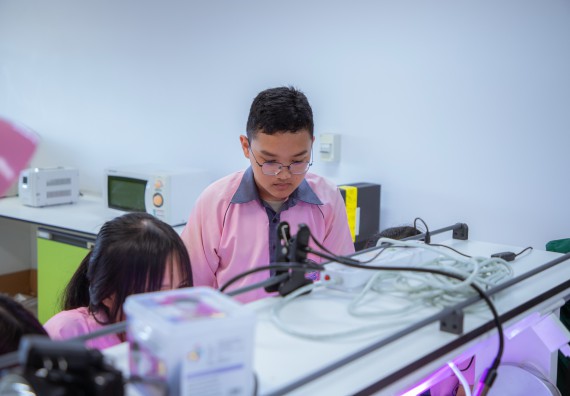 ภาพกิจกรรม  คณะวิทยาศาสตร์และเทคโนโลยี มหาวิทยาลัยราชภัฏกำแพงเพชร ร่วมกับกลุ่มสาระการเรียนรู้ภาษาต่างประเทศ โรงเรียนพิจิตรพิทยาคม จัดโครงการพัฒนาผู้เรียนมีผลสัมฤทธิ์ทางวิชาการ