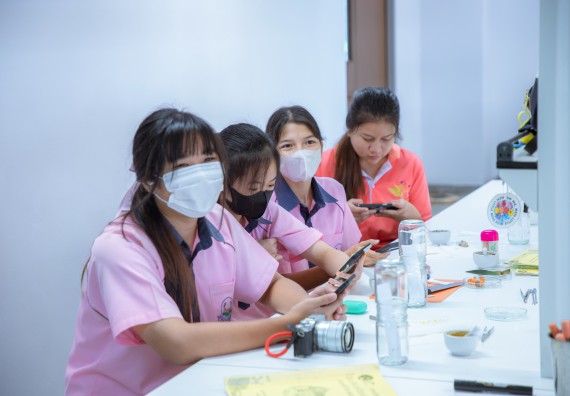 ภาพกิจกรรม  คณะวิทยาศาสตร์และเทคโนโลยี มหาวิทยาลัยราชภัฏกำแพงเพชร ร่วมกับกลุ่มสาระการเรียนรู้ภาษาต่างประเทศ โรงเรียนพิจิตรพิทยาคม จัดโครงการพัฒนาผู้เรียนมีผลสัมฤทธิ์ทางวิชาการ