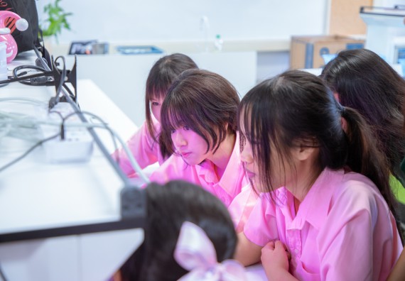 ภาพกิจกรรม  คณะวิทยาศาสตร์และเทคโนโลยี มหาวิทยาลัยราชภัฏกำแพงเพชร ร่วมกับกลุ่มสาระการเรียนรู้ภาษาต่างประเทศ โรงเรียนพิจิตรพิทยาคม จัดโครงการพัฒนาผู้เรียนมีผลสัมฤทธิ์ทางวิชาการ