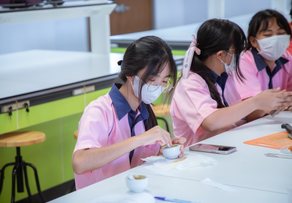 ภาพกิจกรรม  คณะวิทยาศาสตร์และเทคโนโลยี มหาวิทยาลัยราชภัฏกำแพงเพชร ร่วมกับกลุ่มสาระการเรียนรู้ภาษาต่างประเทศ โรงเรียนพิจิตรพิทยาคม จัดโครงการพัฒนาผู้เรียนมีผลสัมฤทธิ์ทางวิชาการ