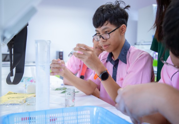 ภาพกิจกรรม  คณะวิทยาศาสตร์และเทคโนโลยี มหาวิทยาลัยราชภัฏกำแพงเพชร ร่วมกับกลุ่มสาระการเรียนรู้ภาษาต่างประเทศ โรงเรียนพิจิตรพิทยาคม จัดโครงการพัฒนาผู้เรียนมีผลสัมฤทธิ์ทางวิชาการ