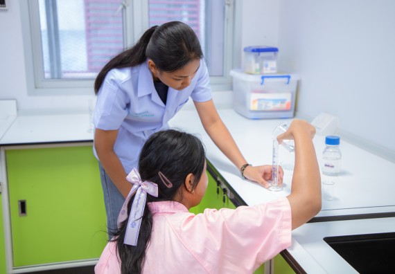 ภาพกิจกรรม  คณะวิทยาศาสตร์และเทคโนโลยี มหาวิทยาลัยราชภัฏกำแพงเพชร ร่วมกับกลุ่มสาระการเรียนรู้ภาษาต่างประเทศ โรงเรียนพิจิตรพิทยาคม จัดโครงการพัฒนาผู้เรียนมีผลสัมฤทธิ์ทางวิชาการ