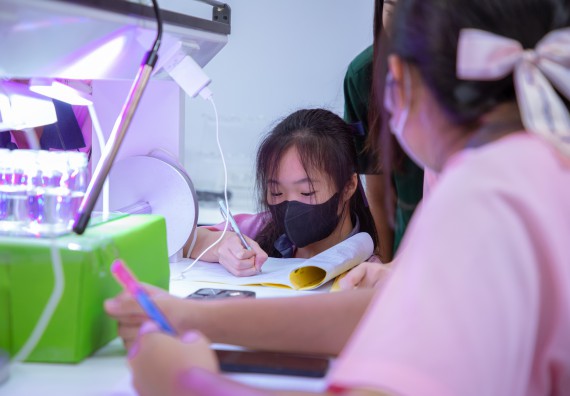 ภาพกิจกรรม  คณะวิทยาศาสตร์และเทคโนโลยี มหาวิทยาลัยราชภัฏกำแพงเพชร ร่วมกับกลุ่มสาระการเรียนรู้ภาษาต่างประเทศ โรงเรียนพิจิตรพิทยาคม จัดโครงการพัฒนาผู้เรียนมีผลสัมฤทธิ์ทางวิชาการ