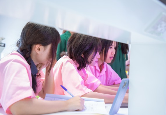 ภาพกิจกรรม  คณะวิทยาศาสตร์และเทคโนโลยี มหาวิทยาลัยราชภัฏกำแพงเพชร ร่วมกับกลุ่มสาระการเรียนรู้ภาษาต่างประเทศ โรงเรียนพิจิตรพิทยาคม จัดโครงการพัฒนาผู้เรียนมีผลสัมฤทธิ์ทางวิชาการ