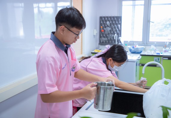 ภาพกิจกรรม  คณะวิทยาศาสตร์และเทคโนโลยี มหาวิทยาลัยราชภัฏกำแพงเพชร ร่วมกับกลุ่มสาระการเรียนรู้ภาษาต่างประเทศ โรงเรียนพิจิตรพิทยาคม จัดโครงการพัฒนาผู้เรียนมีผลสัมฤทธิ์ทางวิชาการ