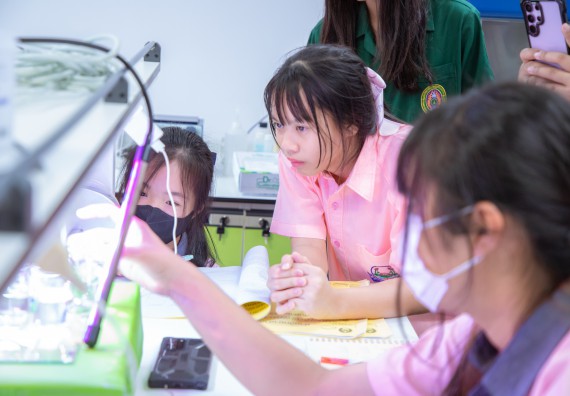 ภาพกิจกรรม  คณะวิทยาศาสตร์และเทคโนโลยี มหาวิทยาลัยราชภัฏกำแพงเพชร ร่วมกับกลุ่มสาระการเรียนรู้ภาษาต่างประเทศ โรงเรียนพิจิตรพิทยาคม จัดโครงการพัฒนาผู้เรียนมีผลสัมฤทธิ์ทางวิชาการ