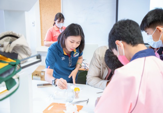 ภาพกิจกรรม  คณะวิทยาศาสตร์และเทคโนโลยี มหาวิทยาลัยราชภัฏกำแพงเพชร ร่วมกับกลุ่มสาระการเรียนรู้ภาษาต่างประเทศ โรงเรียนพิจิตรพิทยาคม จัดโครงการพัฒนาผู้เรียนมีผลสัมฤทธิ์ทางวิชาการ