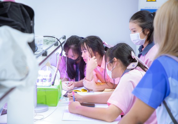 ภาพกิจกรรม  คณะวิทยาศาสตร์และเทคโนโลยี มหาวิทยาลัยราชภัฏกำแพงเพชร ร่วมกับกลุ่มสาระการเรียนรู้ภาษาต่างประเทศ โรงเรียนพิจิตรพิทยาคม จัดโครงการพัฒนาผู้เรียนมีผลสัมฤทธิ์ทางวิชาการ